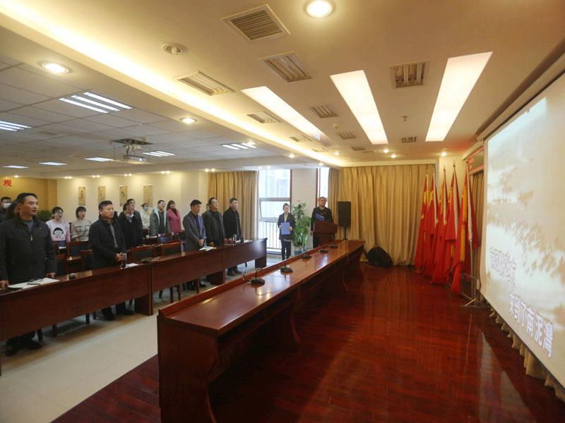 全體起立，齊唱《南泥灣》.JPG