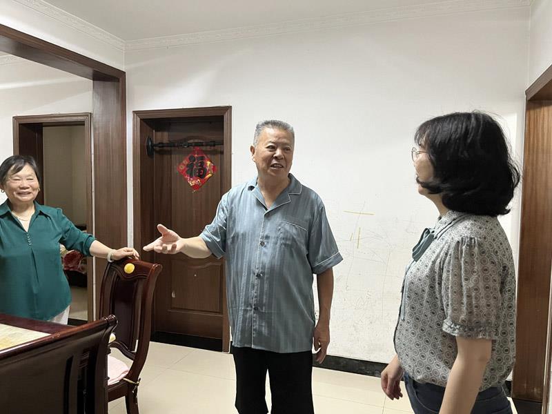 張莉走訪(fǎng).jpg
